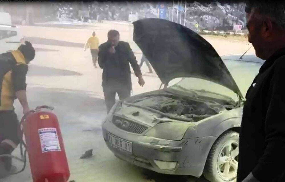 Konya’da dinlenme tesisinde otomobilde yangın