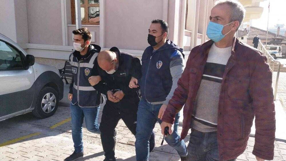 Konya'da sanayi sitesinden hırsızlık yapan zanlı kovalamaca sonucu yakalandı