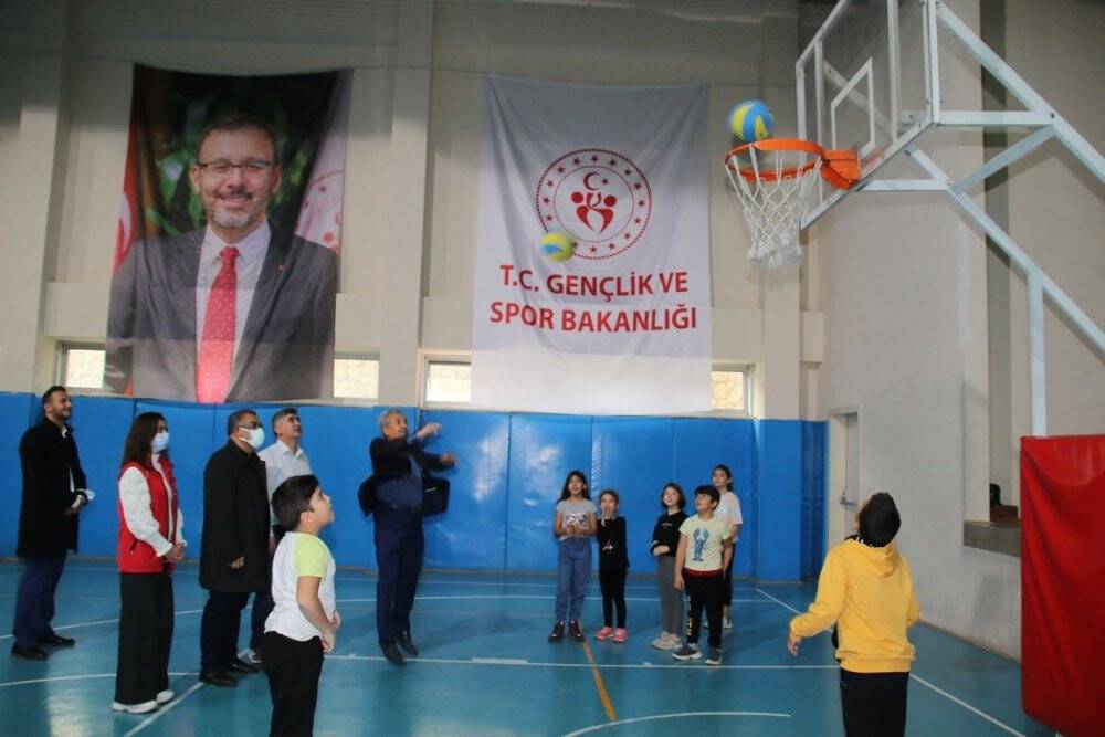 Başkan Akkaya: "Gençler ülkemizin dinamik gücüdür"