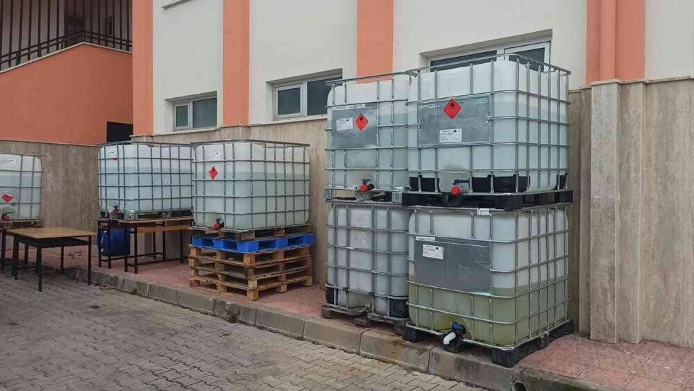 Şaka yaparken arkadaşını alev alev yaktı.. O anlar kamerada