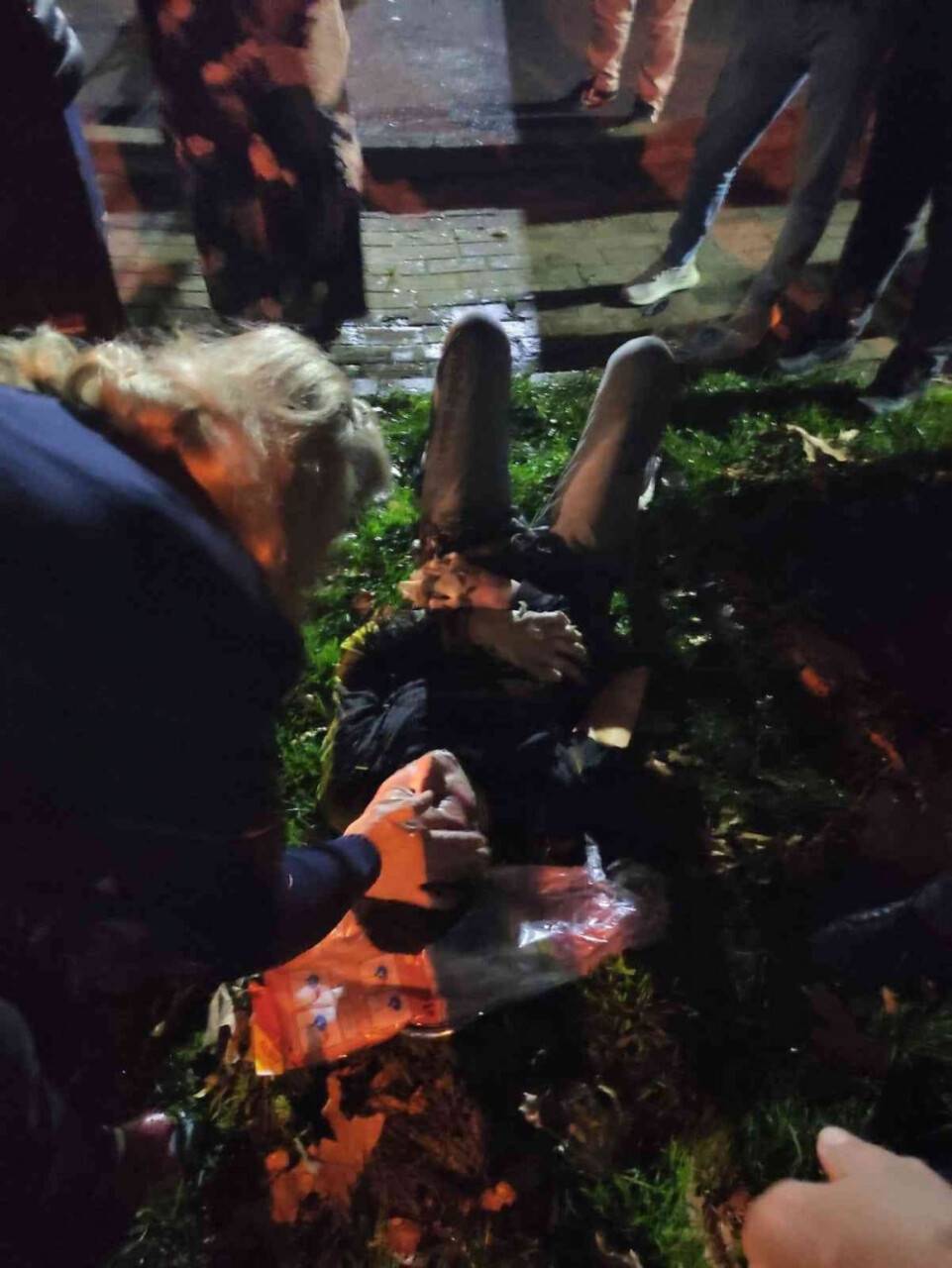 Şaka yaparken arkadaşını alev alev yaktı.. O anlar kamerada