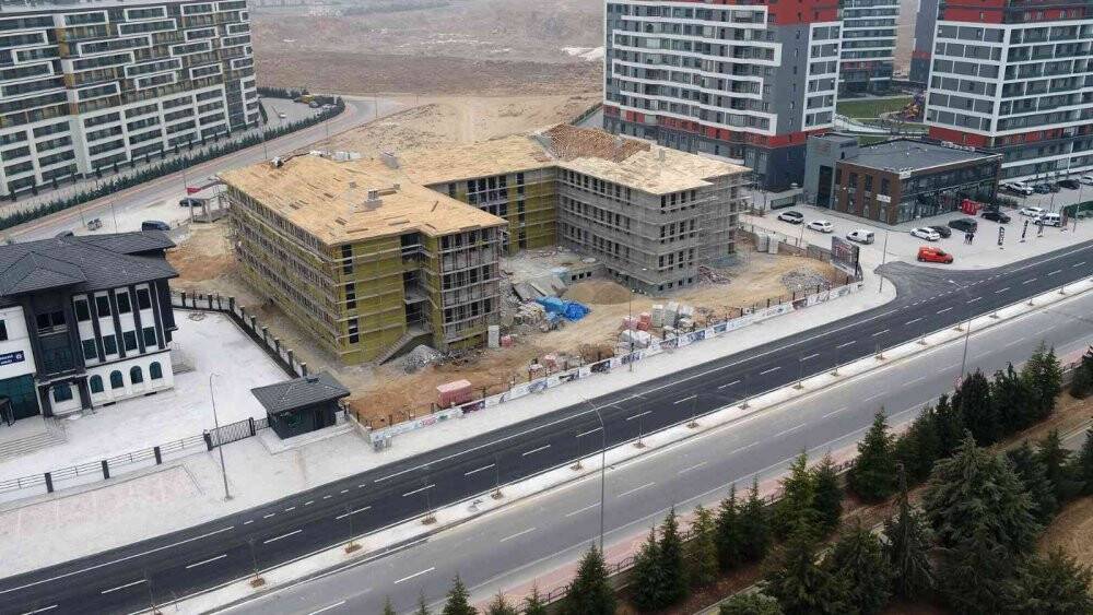 Başkan Pekyatırmacı 32 derslikli ilkokulu inceledi