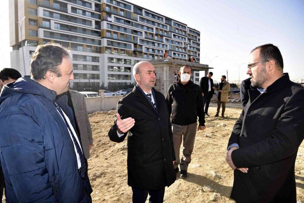 Başkan Pekyatırmacı 32 derslikli ilkokulu inceledi