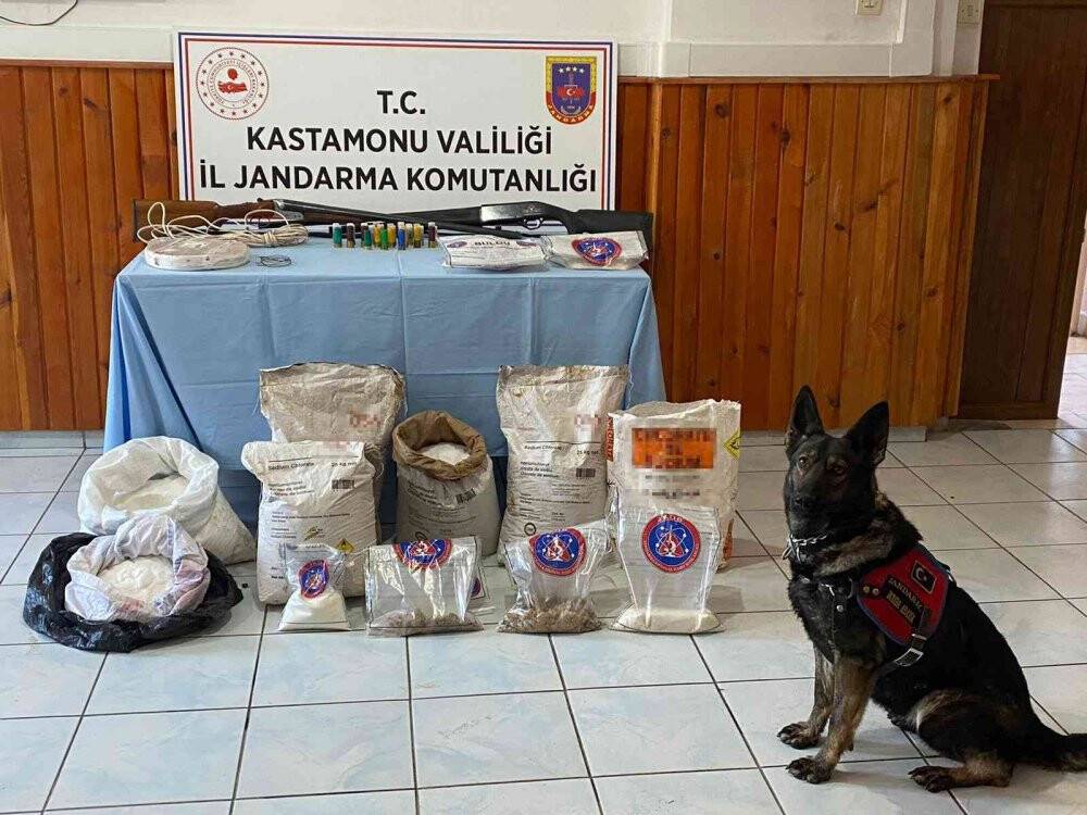 İzinsiz patlayıcı bulunduran mermer ocaklarına jandarmadan baskın