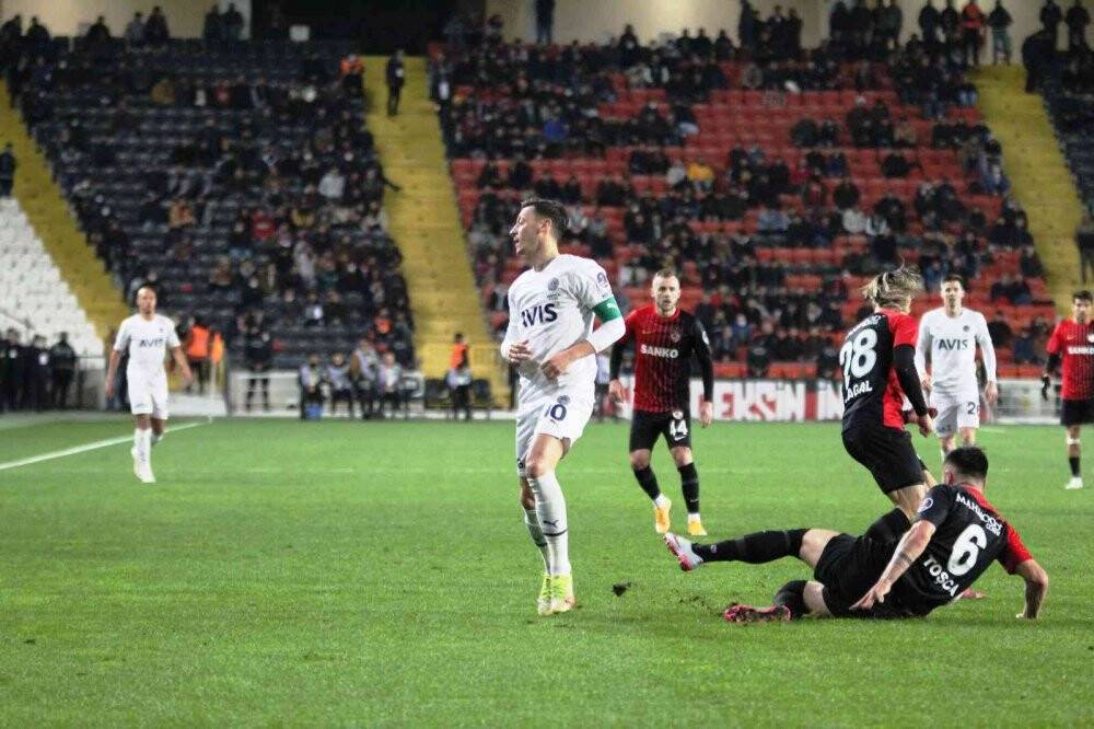 Spor Toto Süper Lig: Gaziantep FK: 3 - Fenerbahçe: 2 (Maç Sonucu)