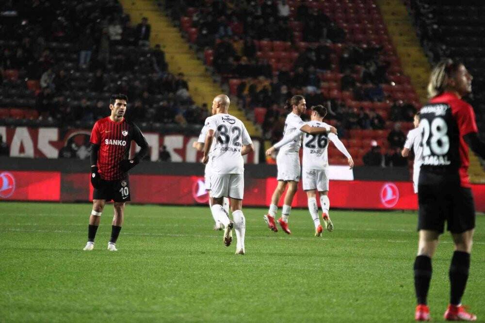 Spor Toto Süper Lig: Gaziantep FK: 3 - Fenerbahçe: 2 (Maç Sonucu)