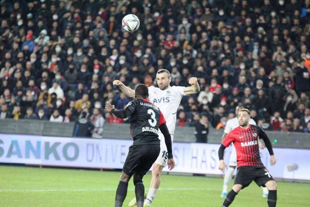 Spor Toto Süper Lig: Gaziantep FK: 3 - Fenerbahçe: 2 (Maç Sonucu)