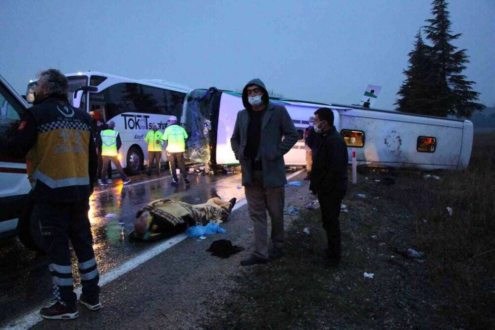 Amasya’da yolcu otobüsü devrildi: 1 ölü, 19 yaralı