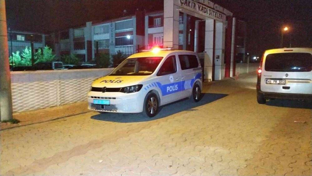 Evi basıp baldızını yaraladı, karısı silahı elinden alıp onu vurdu