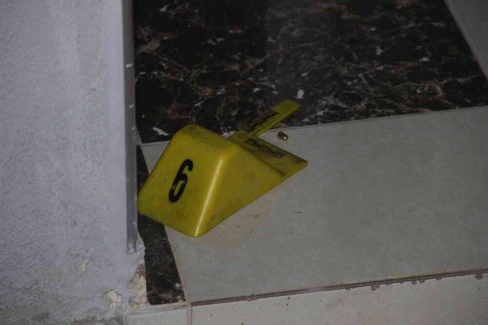 Evi basıp baldızını yaraladı, karısı silahı elinden alıp onu vurdu