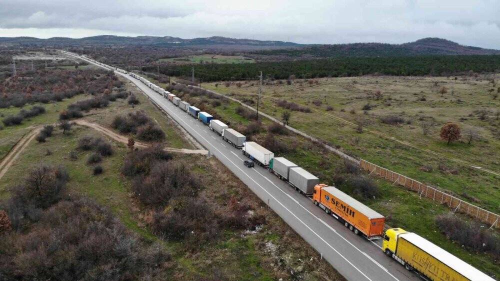 Hamzabeyli Sınır Kapısı’nda kilometrelerce tır kuyruğu