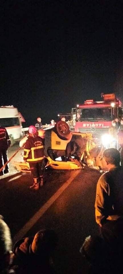 Bariyerlere çarpan otomobilin sürücüsü hayatını kaybetti
