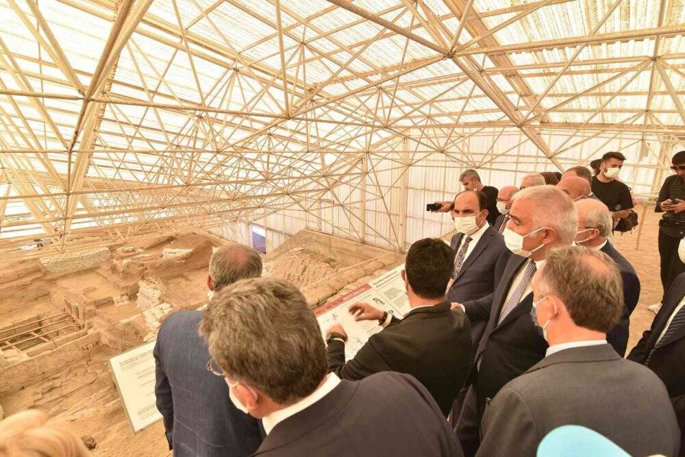 Çatalhöyük Tanıtım ve Karşılama Merkezi hızla yükseliyor