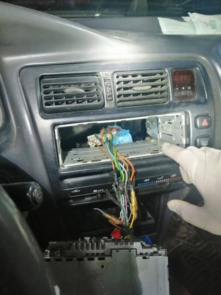 İzmir’de teyp arkasında uyuşturucu zulası