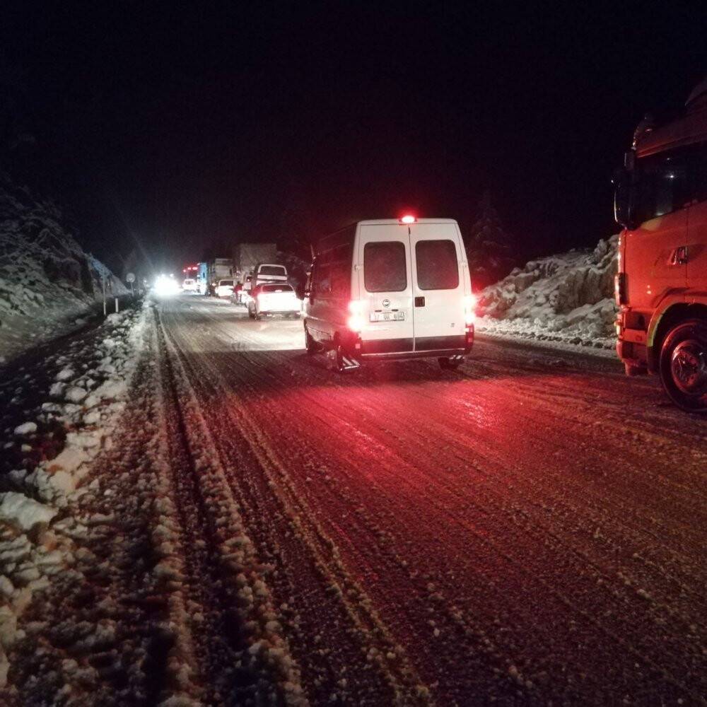 Konya yolunda kar yağışı başladı