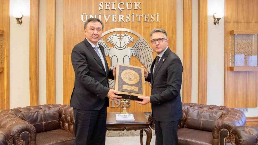 Selçuk Üniversitesinde 'Kırgızistan ve Cengiz Aytmato' programı düzenlendi