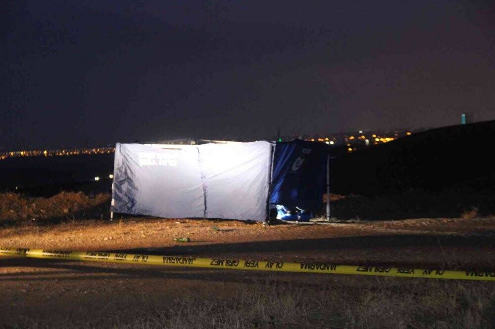 Arazide silah ve bıçak darbeleriyle öldürülmüş halde ceset bulundu