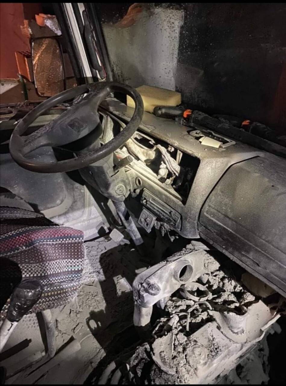 Söke’de park halindeki minibüs alev alev yandı