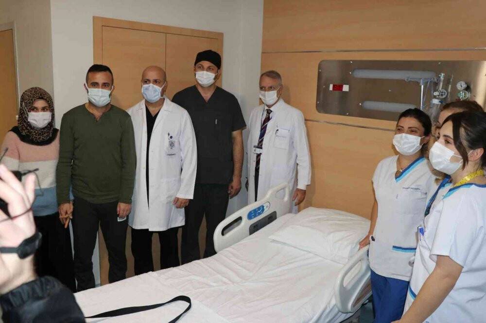 9 yıldır taşıdığı tümör başarılı operasyonla alındı