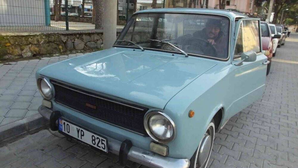 Balıkesir’de emekli müdürün eski araba tutkusu