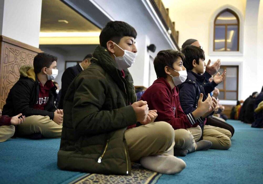 Hatice Hatun Külliyesi’nde Sabah namazı coşkusu