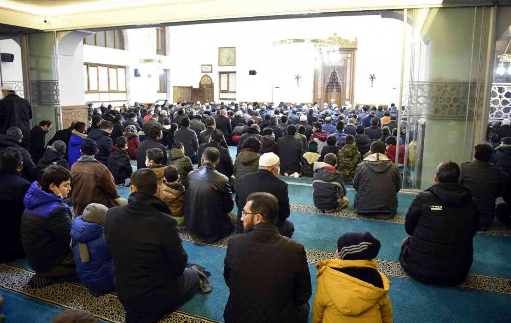 Hatice Hatun Külliyesi’nde Sabah namazı coşkusu