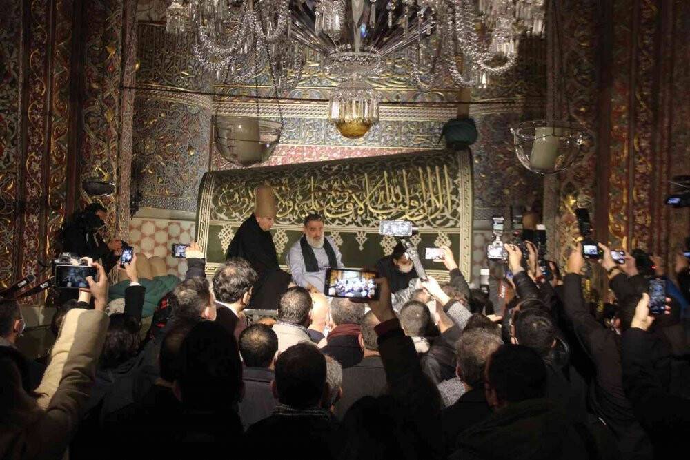 Hz. Mevlana’nın sanduka ve puşidesi 1895 yılından sonra ilk defa yenilendi