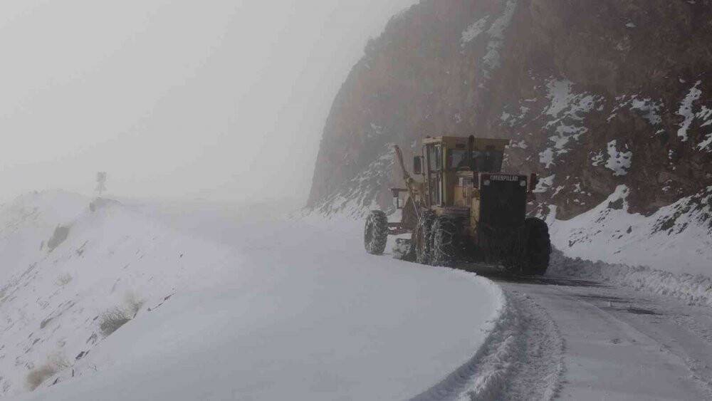 Ulaşıma kar engeli: 41 yol kapandı
