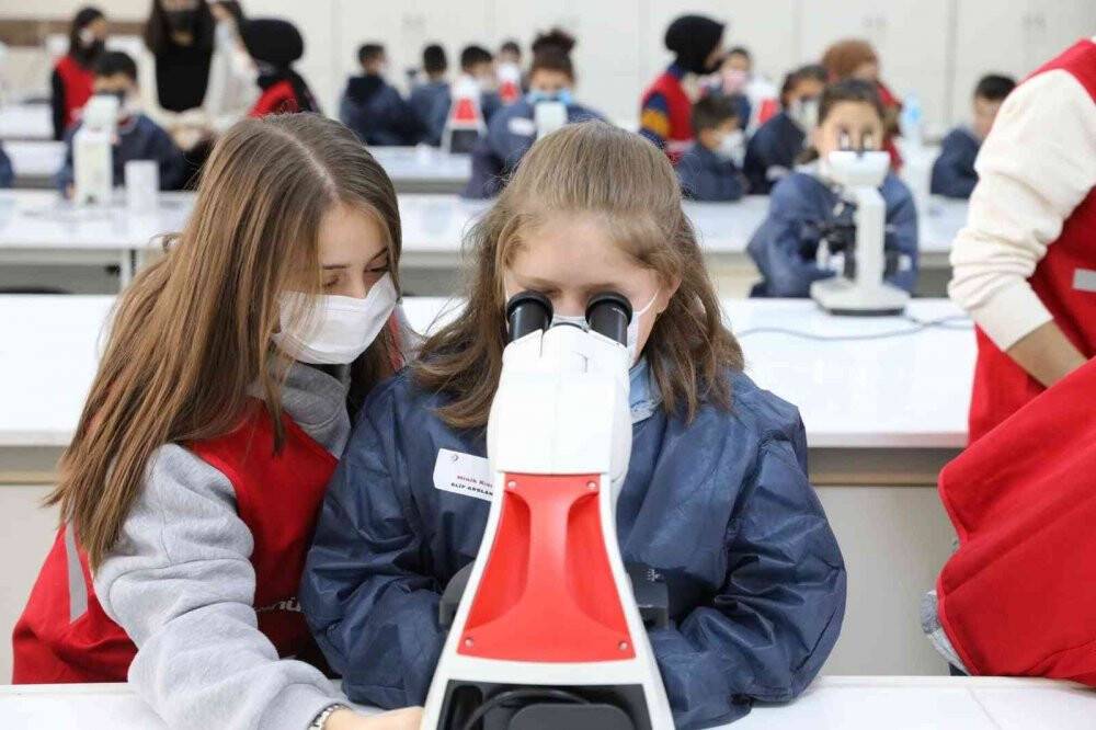 3 gün boyunca hem eğlendiler, hem de bilimsel çalışmalara tanık oldular