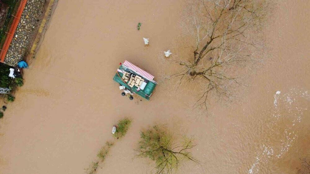 Bartın Irmağı yükseldi, iskeleler su altında kaldı