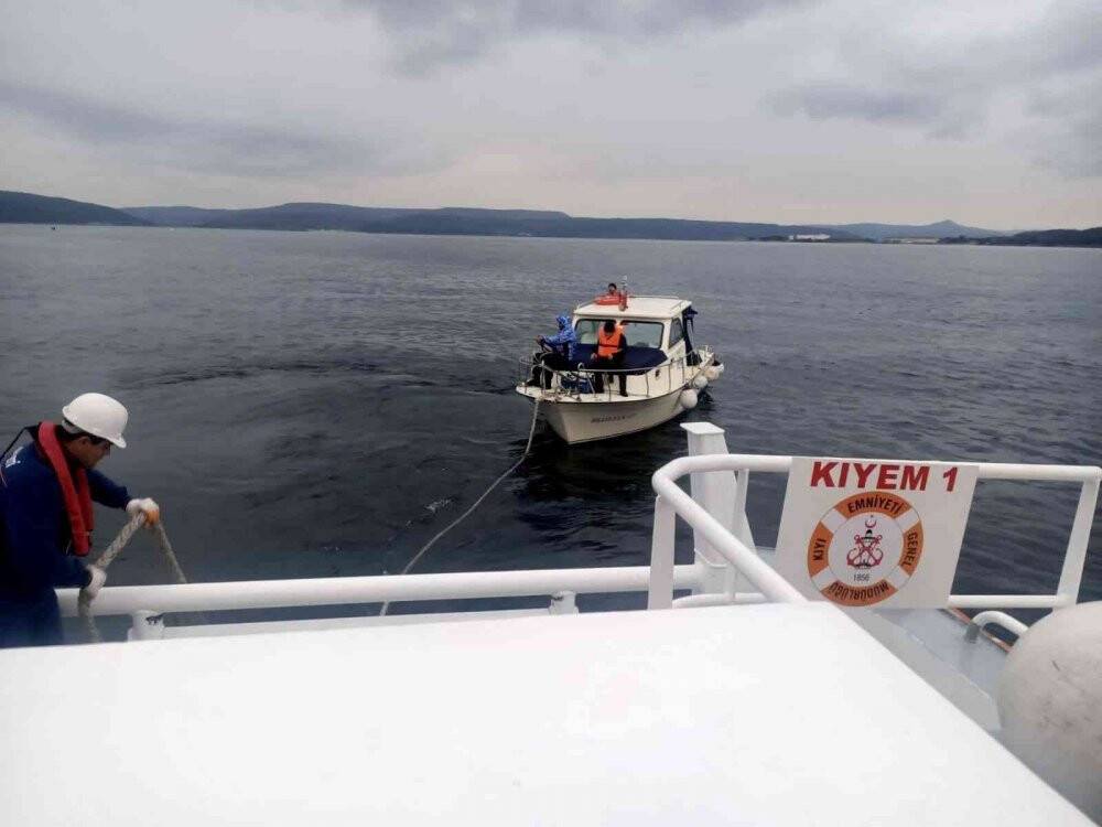 Çanakkale Boğazı’nda arızalanan tekne kurtarıldı