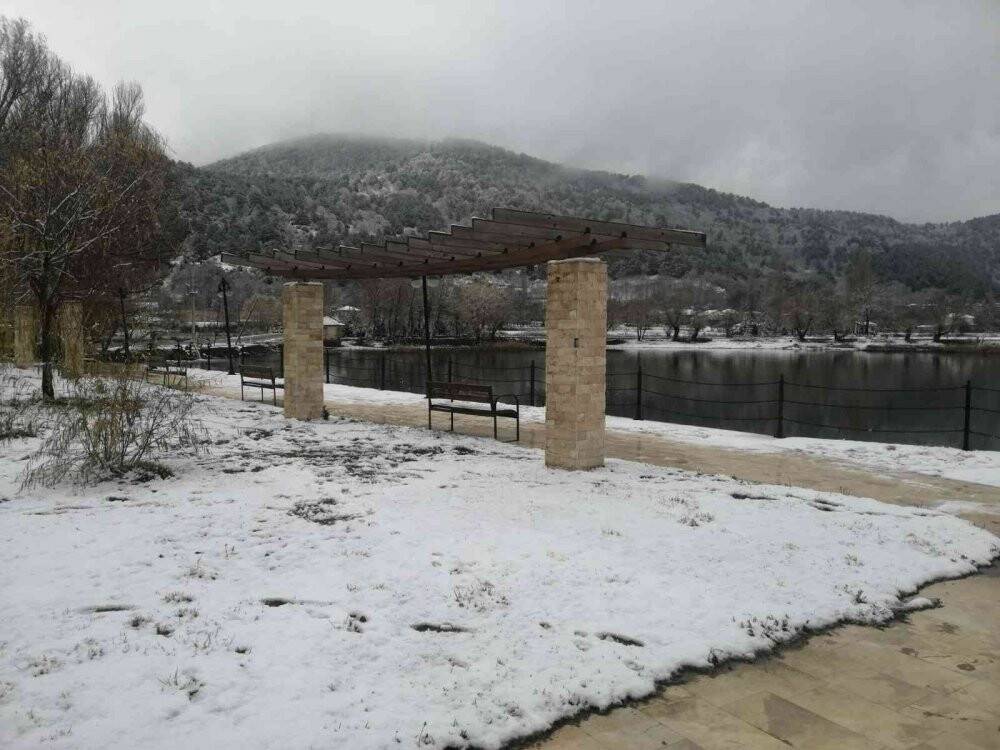 İzmir’in ilçelerine mevsimin karı düştü