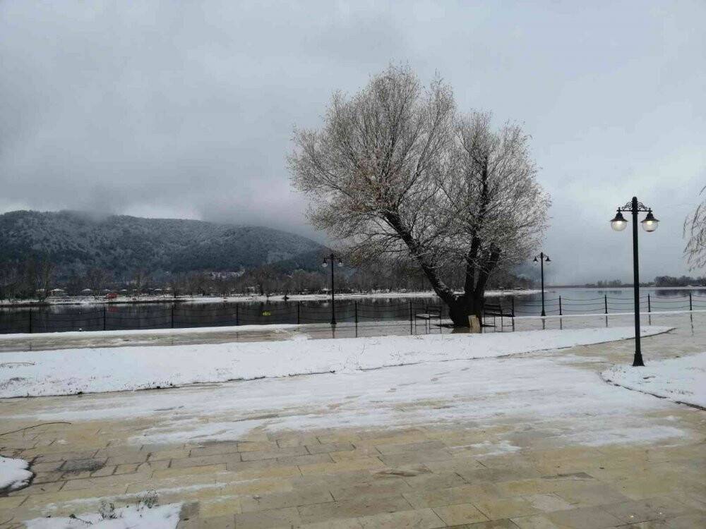 İzmir’in ilçelerine mevsimin karı düştü