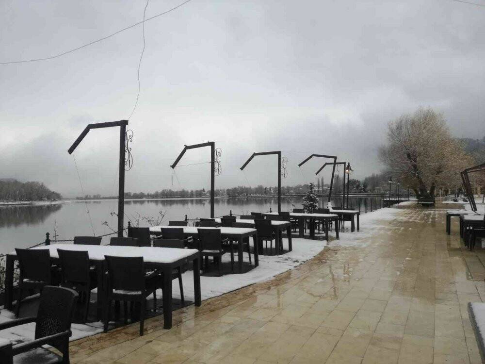 İzmir’in ilçelerine mevsimin karı düştü