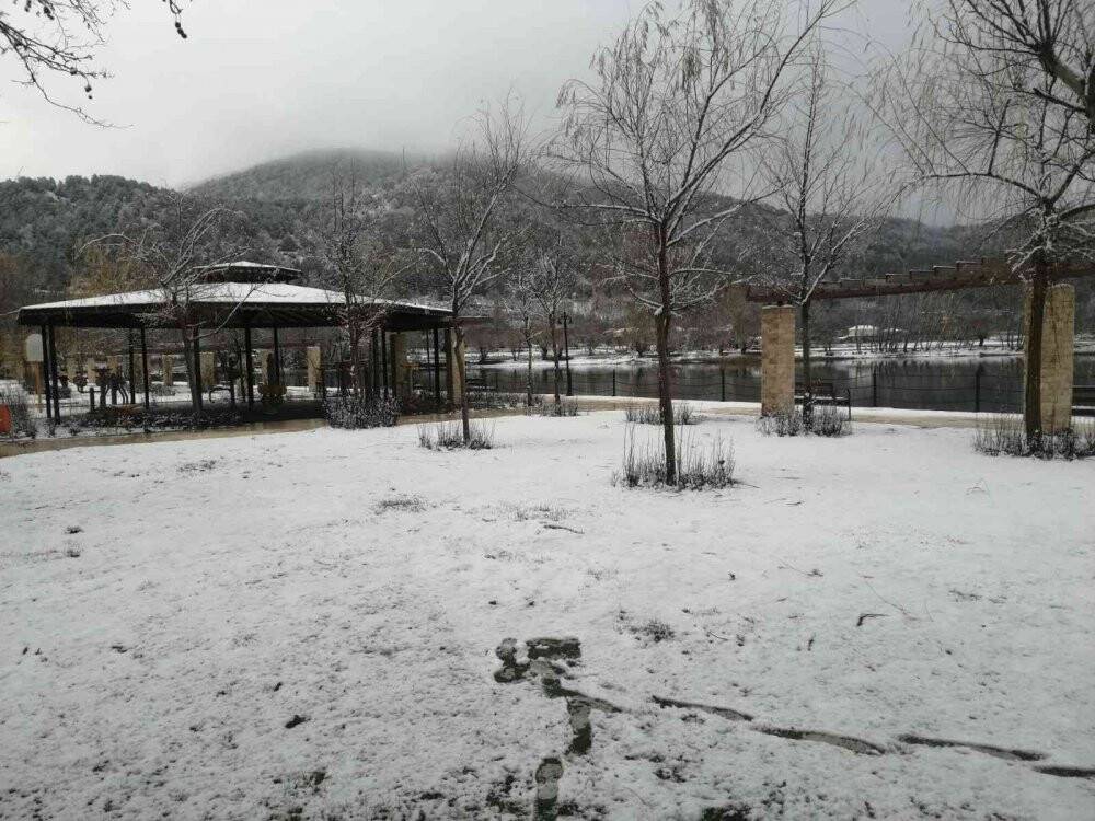 İzmir’in ilçelerine mevsimin karı düştü