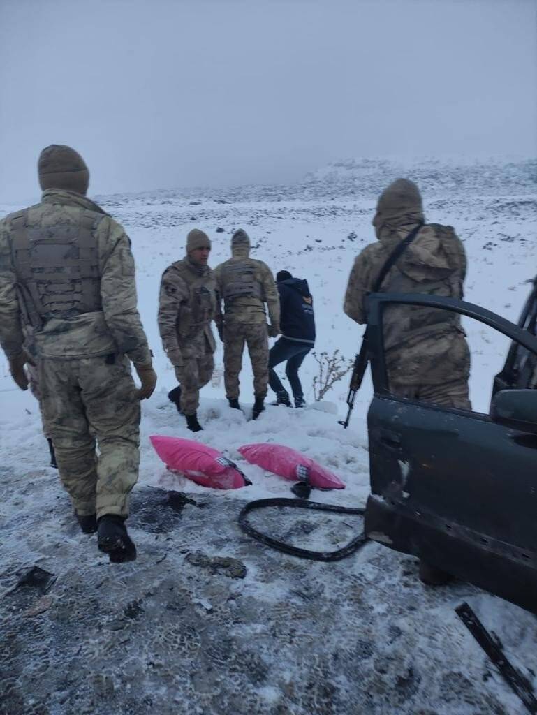 Minibüsle otomobil çarpıştı: 1 ölü, 3 yaralı