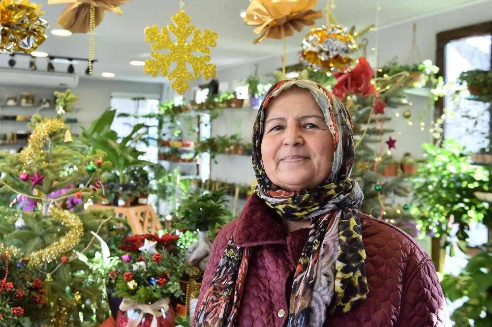 Rengarenk yılbaşı çiçekleri başkentlileri bekliyor