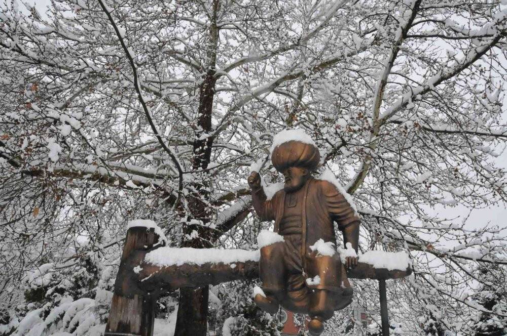 Akşehir’de kar yağışı kartpostallık manzaralar ortaya çıkardı