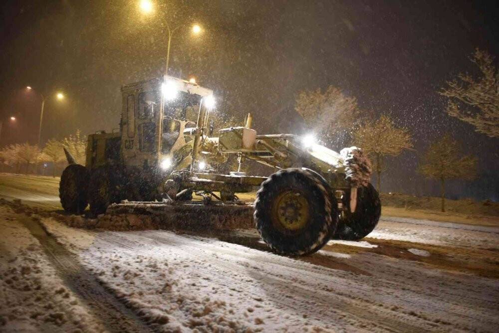 Selçuklu’da karla mücadele sürüyor
