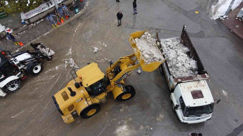 Kuraklıkla boğuşan Beyşehir Gölü’ne kar takviyesi