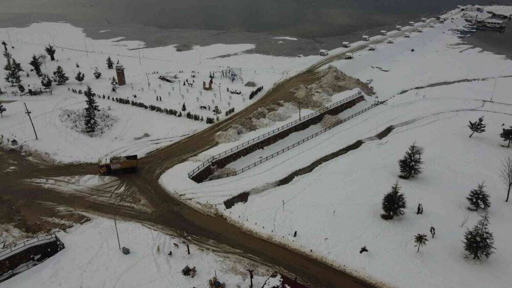 Kuraklıkla boğuşan Beyşehir Gölü’ne kar takviyesi