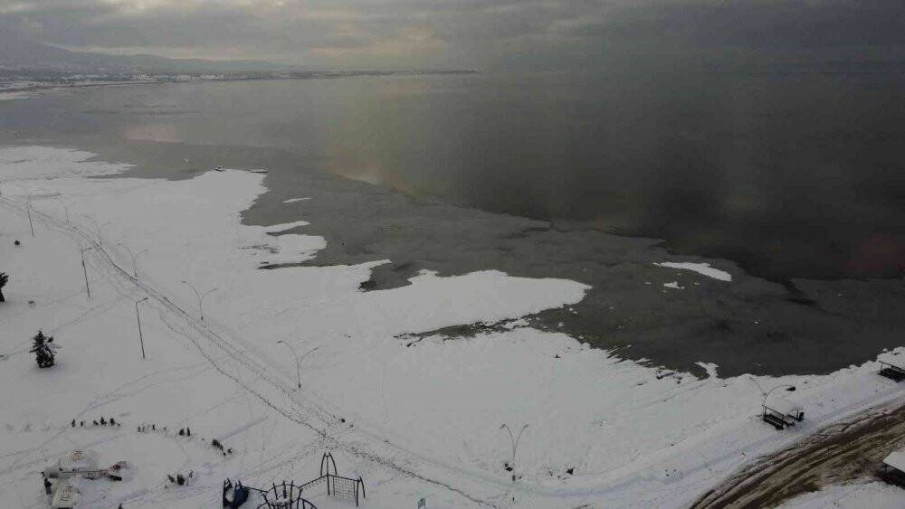 Kuraklıkla boğuşan Beyşehir Gölü’ne kar takviyesi