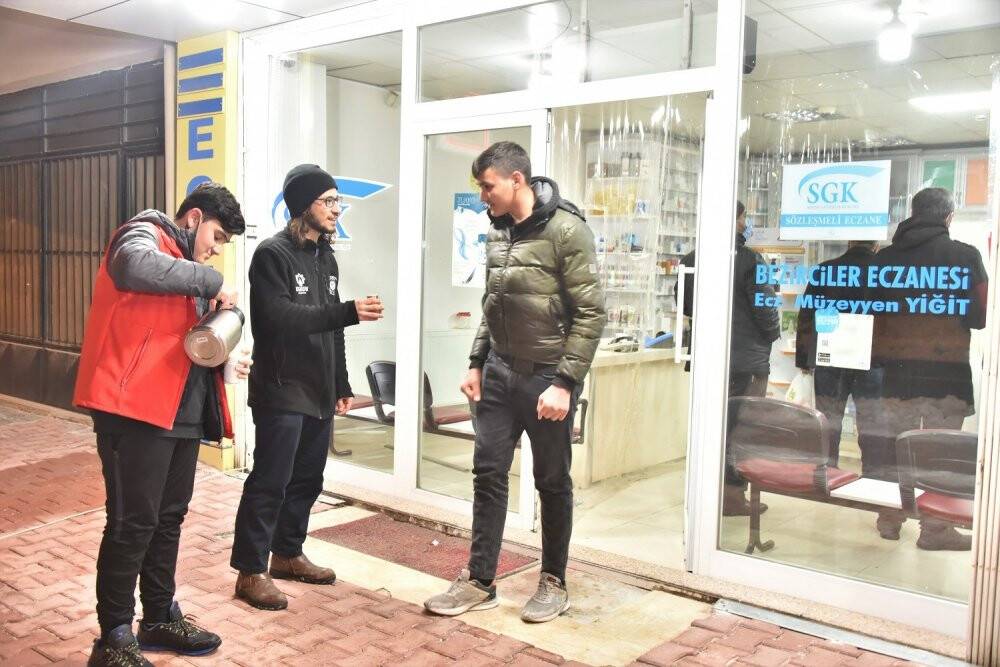 Karatay Kent Konseyi Gençlik Meclisinden gece çalışanlara sahlep ikramı