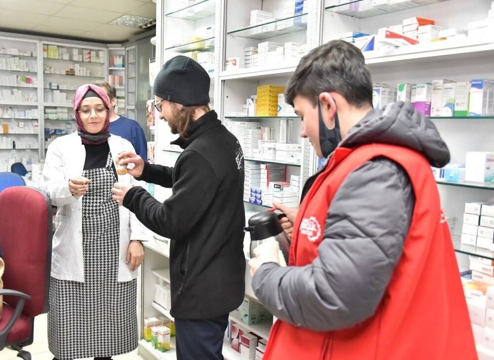 Karatay Kent Konseyi Gençlik Meclisinden gece çalışanlara sahlep ikramı