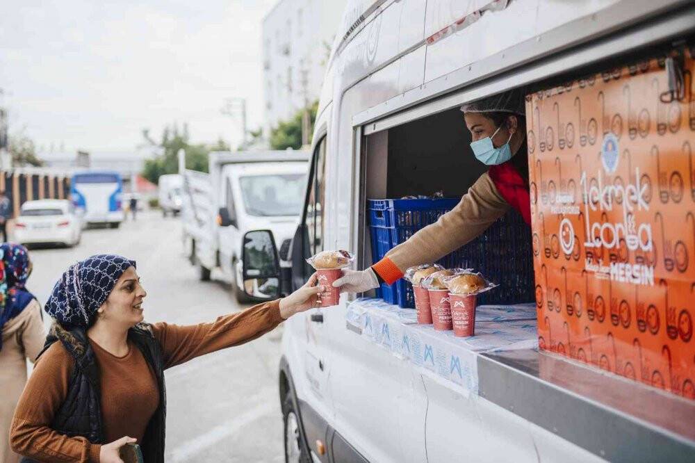 Mersin’de ’1 ekmek 1 çorba’ dağıtımı artık tüm gün sürecek