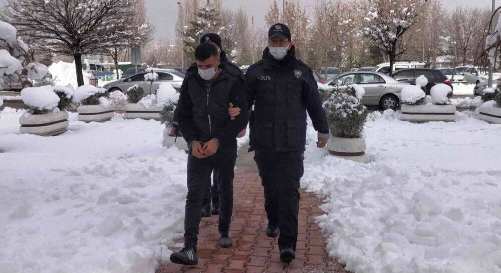 Annesini öldürmek isterken yakalanan şahıs, savcılığın itirazı üzerine tutuklandı