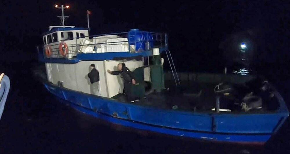 Çanakkale açıklarında 143 düzensiz göçmen ve 6 kaçakçı yakalandı