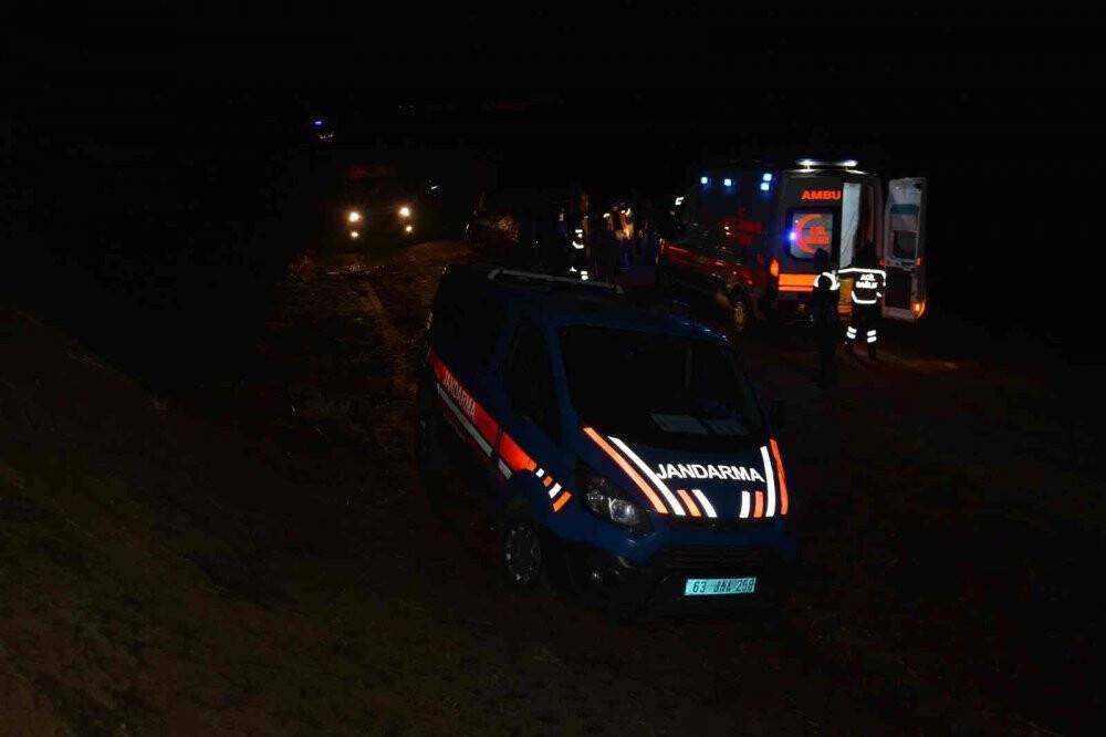 Feci kaza! Hafif ticari araç uçuruma düştü: 1’i bebek 2 ölü, 6 yaralı