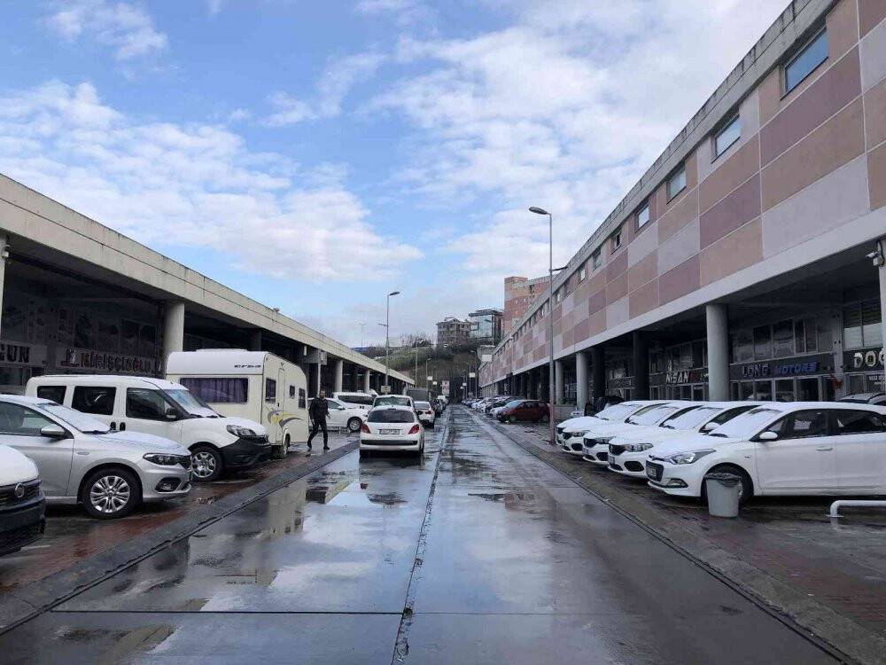 İkinci el otomobil satışları durdu, fiyatların düşmesi bekleniyor