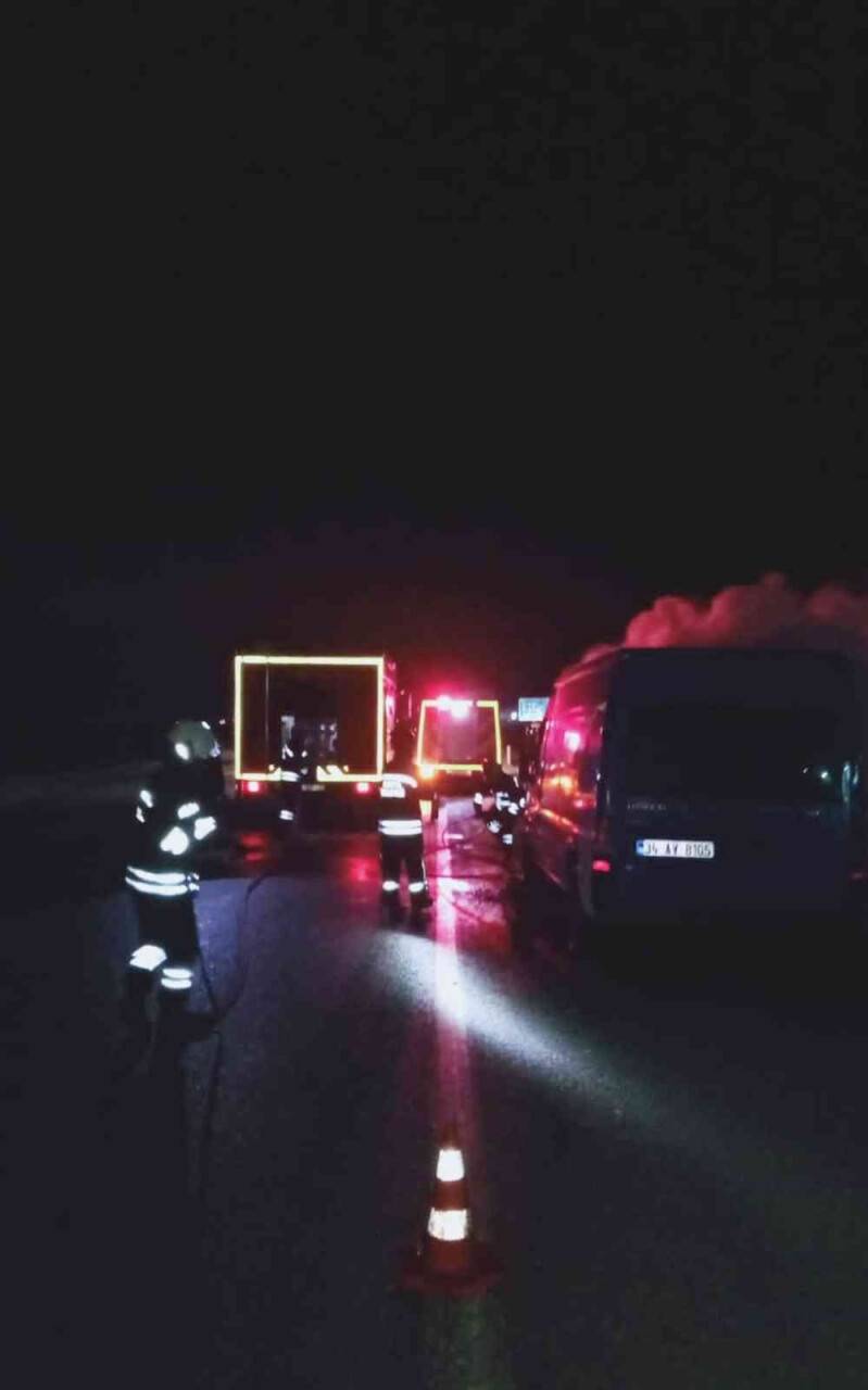 Konya'da seyir halindeki minibüste korkutan yangın